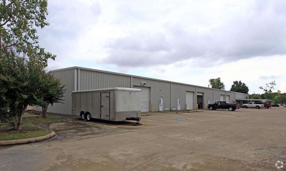 3130 Strawberry Rd, Pasadena, TX à louer - Photo de l’immeuble – Image 2 sur 27