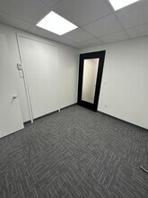2215 Oak Industrial Dr NE, Grand Rapids, MI à louer Photo intérieure– Image 2 sur 6
