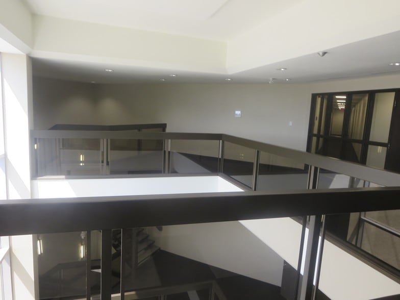 2912 Memorial Dr SE, Calgary, AB à louer - Photo intérieure – Image 3 sur 7