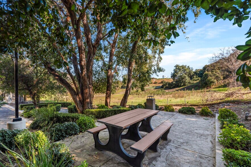 29800 Agoura Rd, Agoura Hills, CA à louer - Photo de l’immeuble – Image 3 sur 12