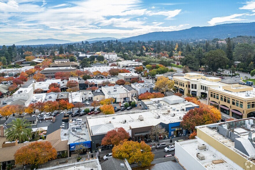 249 1st St, Los Altos, CA à louer - Photo de l’immeuble – Image 3 sur 7