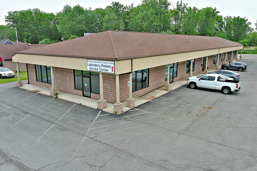 7711 Porter Rd, Niagara Falls, NY à louer - Photo de l’immeuble – Image 2 sur 14