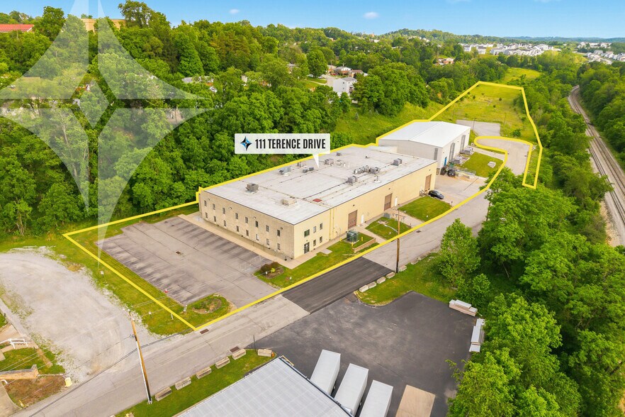 111 Terence Dr, Pittsburgh, PA à vendre - Photo de l’immeuble – Image 1 sur 57