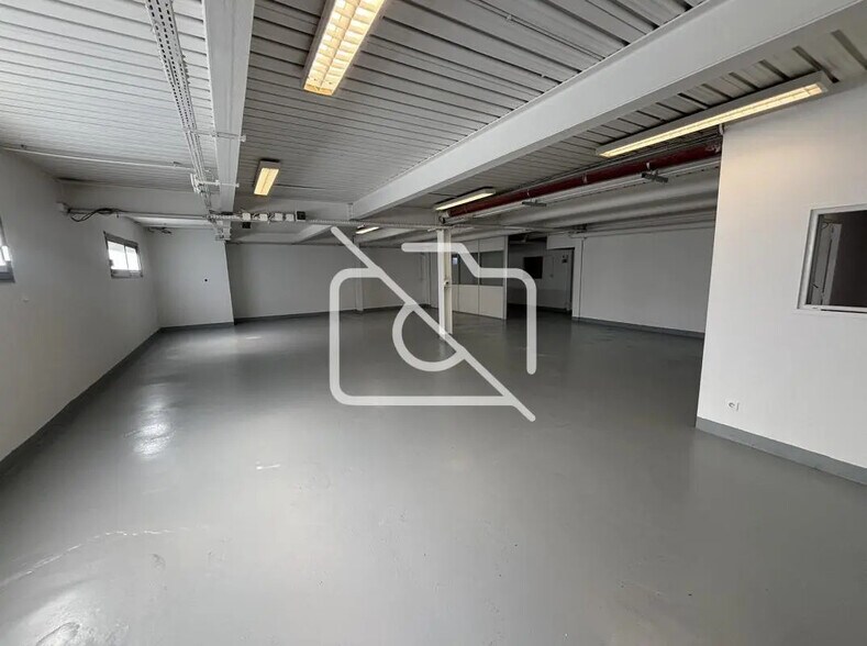 Industriel/Logistique dans Les Ulis à louer - Photo de l’immeuble – Image 3 sur 8