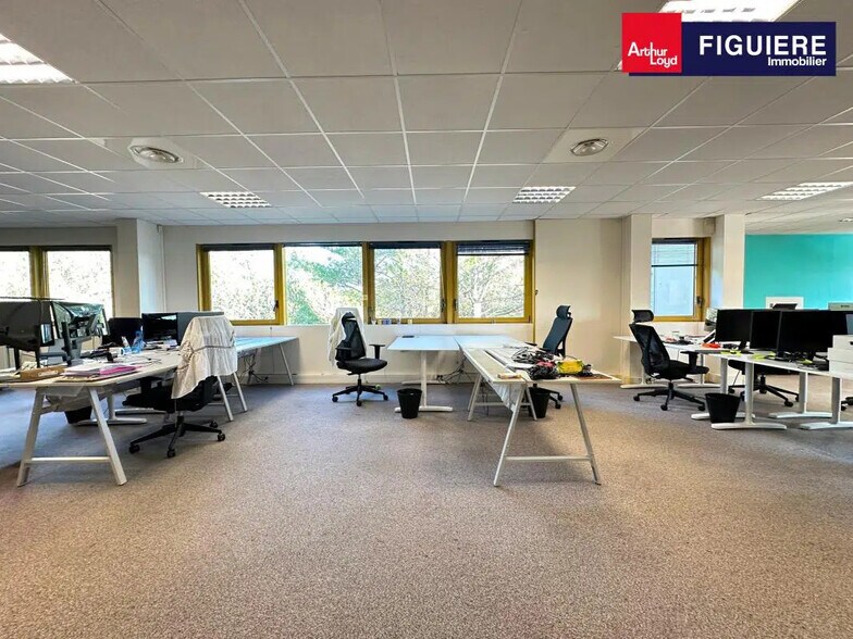 350 Avenue Jean-René Guillibert Gautier De La Lauzière, Aix-en-Provence à louer - Photo de l’immeuble – Image 3 sur 8