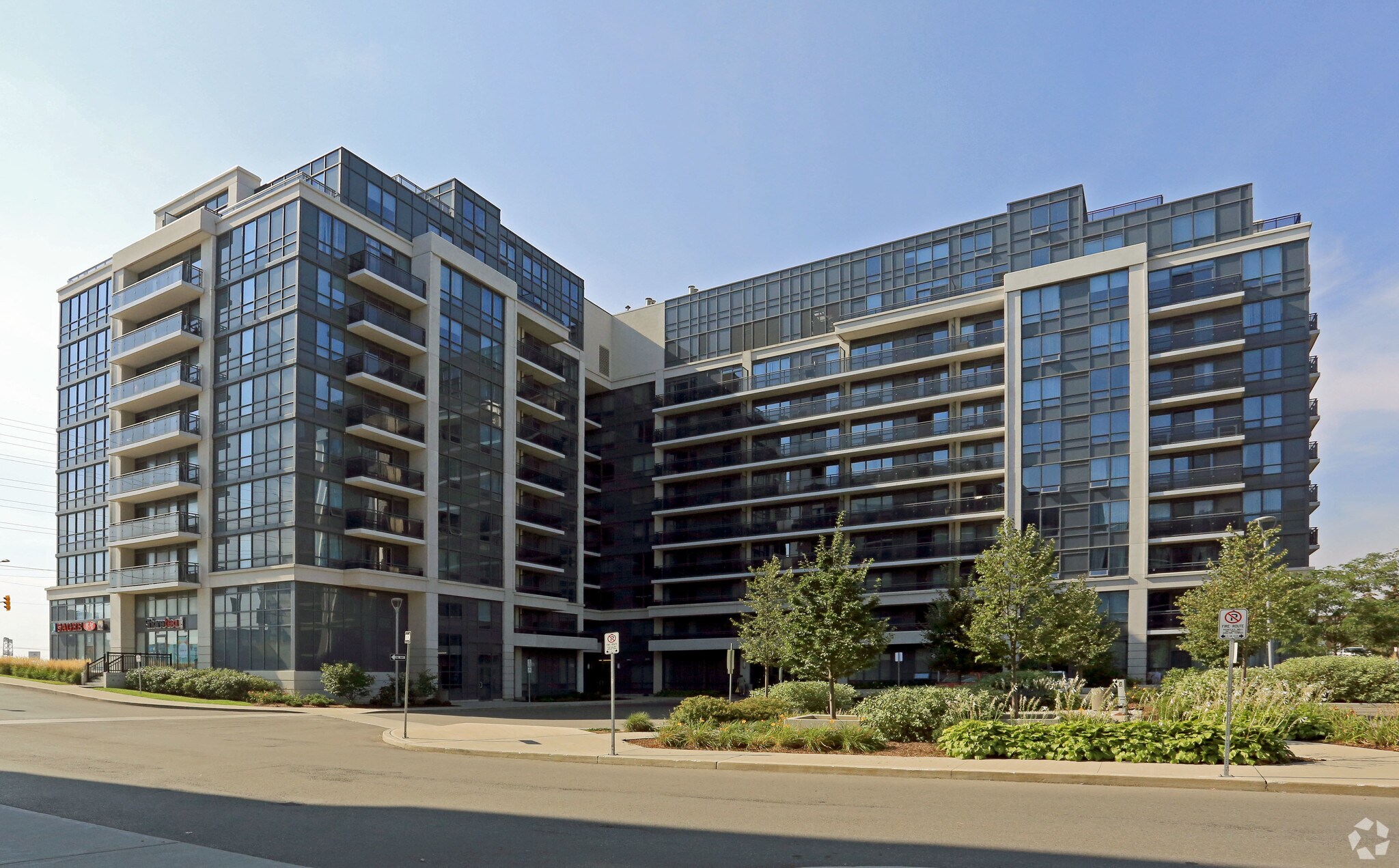 370 Hwy-7, Richmond Hill, ON à louer Photo principale– Image 1 sur 5