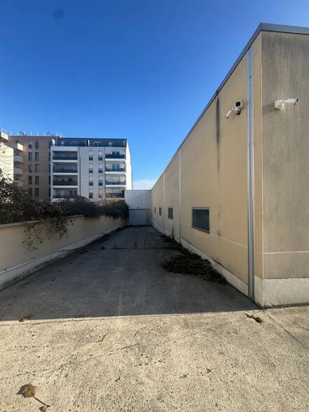 Local commercial dans Argenteuil à louer - Photo de l’immeuble – Image 3 sur 3