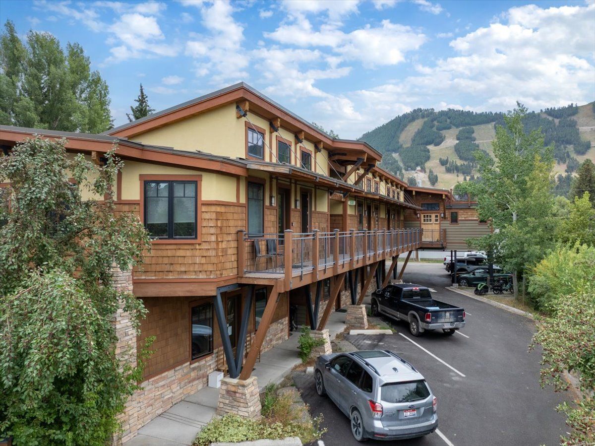 320 E Broadway Ave, Jackson, WY à vendre Photo principale– Image 1 sur 21
