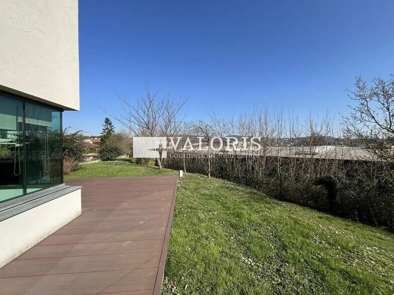 Bureau dans Champagne-au-Mont-d'Or à louer - Photo de l’immeuble – Image 2 sur 17