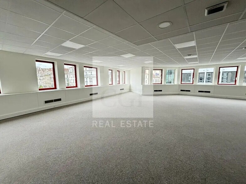 Bureau dans Lyon à louer - Photo de l’immeuble – Image 3 sur 11