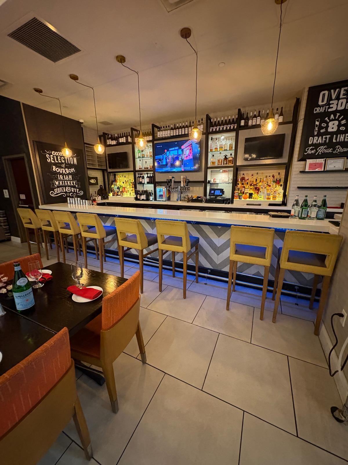 326 W 37th St, New York, NY à louer Photo intérieure– Image 1 sur 8