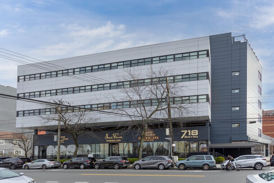 360 Neptune Ave, Brooklyn, NY à louer - Photo principale – Image 1 sur 7