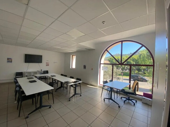 Plus de détails pour Local d'activités à louer