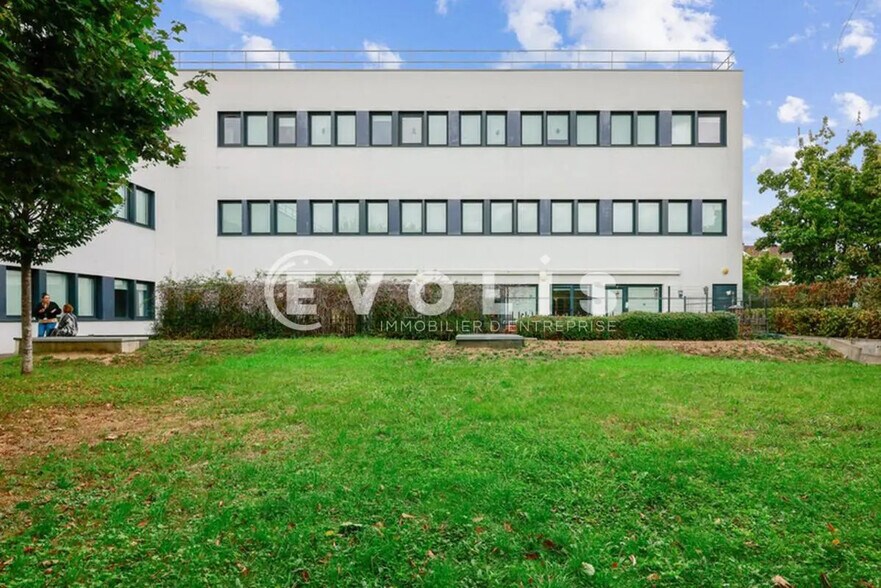 Bureau dans Bondy à louer - Photo de l’immeuble – Image 3 sur 13