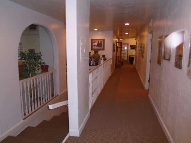 901 McHenry Ave, Modesto, CA à louer - Photo de l’immeuble – Image 2 sur 6