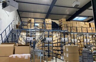 Plus de détails pour Local d'activités à louer