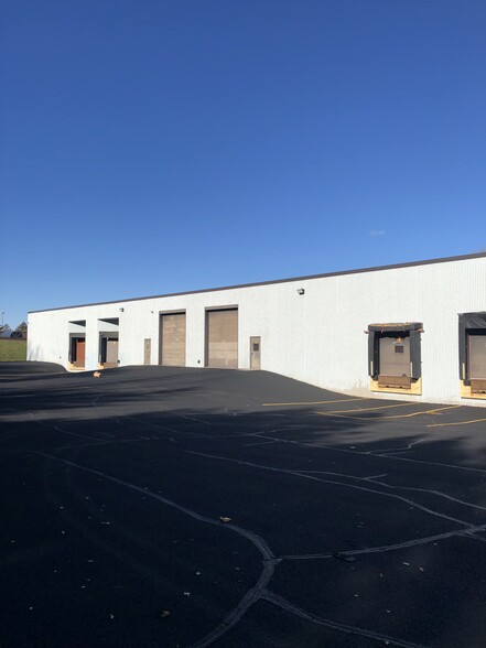 300 S Owasso Blvd E, Little Canada, MN à louer - Photo de l’immeuble – Image 3 sur 14