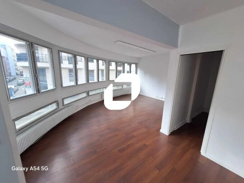Bureau dans Boulogne-Billancourt à louer - Photo de l’immeuble – Image 3 sur 6
