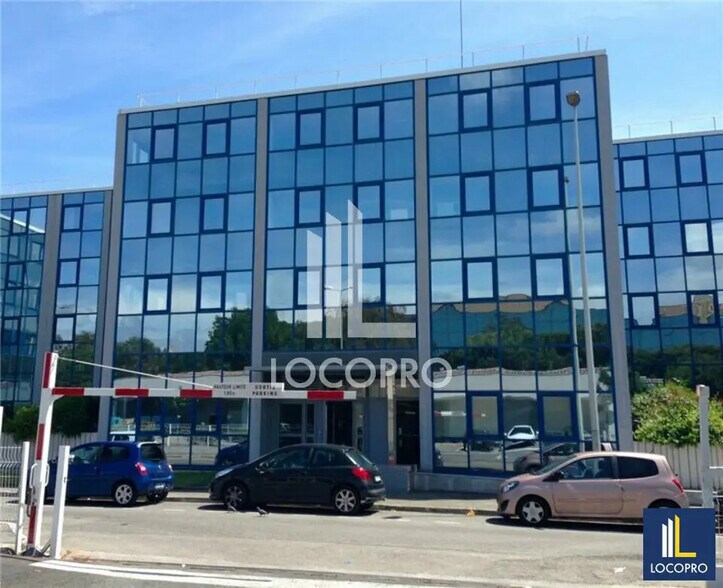 208 Route De Grenoble, Nice à louer - Photo de l’immeuble – Image 1 sur 6