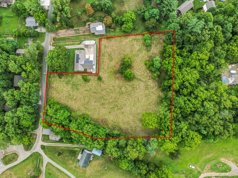 99999 Daniel Rd, Asheville, NC à vendre - Photo principale – Image 1 sur 22