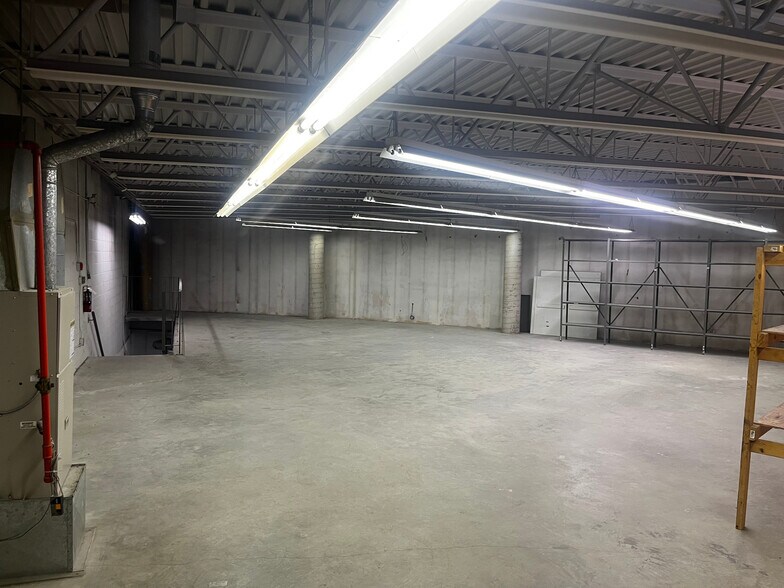 17250 Stony Plain Rd, Edmonton, AB à louer - Photo intérieure – Image 2 sur 5