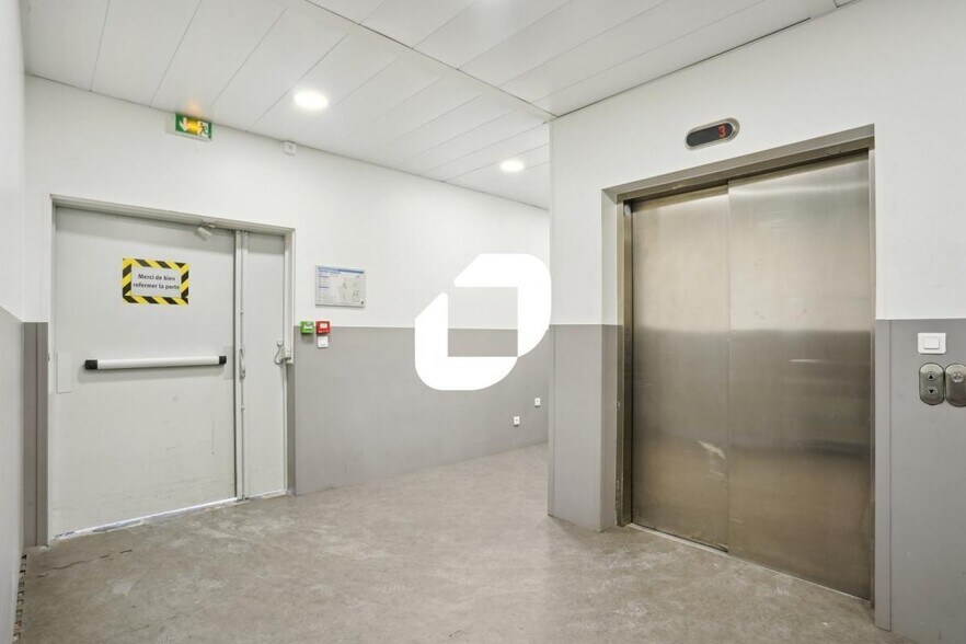 Bureau dans Le Pre Saint Gervais à louer - Hall d’entrée – Image 3 sur 14
