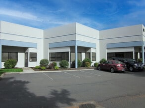 9150 SW Pioneer Ct, Wilsonville, OR à louer Photo de l’immeuble– Image 1 sur 3