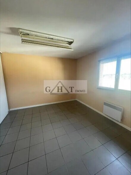Bureau dans Courtry à louer - Photo de l’immeuble – Image 3 sur 4