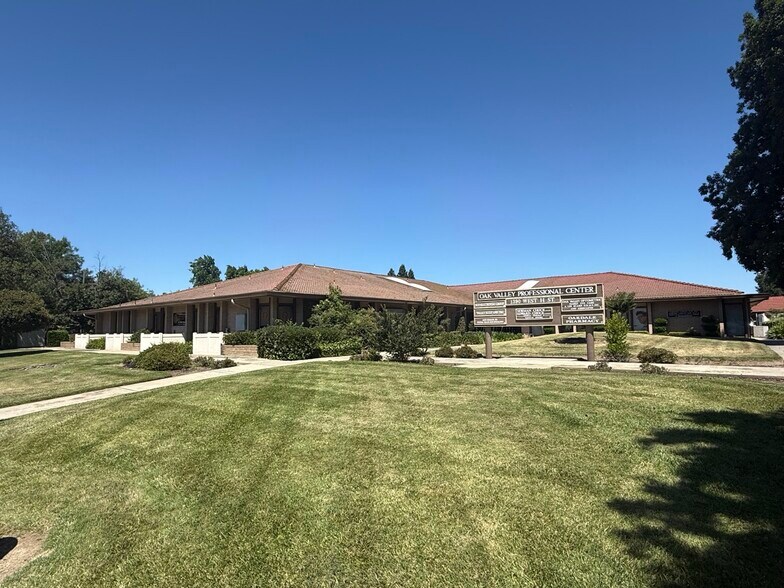 1390 W H St, Oakdale, CA à louer - Photo de l’immeuble – Image 2 sur 13