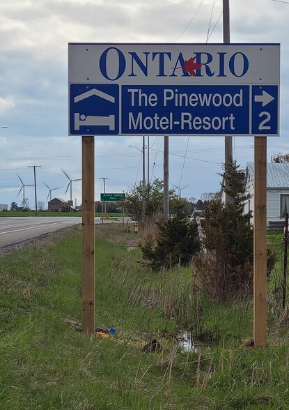 9717 Army Camp Rd, Lambton Shores, ON à vendre - Photo de l’immeuble – Image 2 sur 37