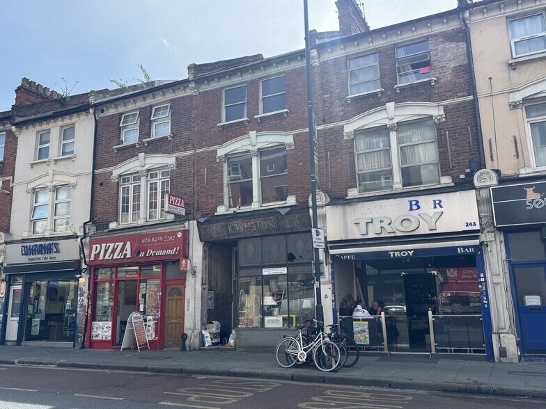 241 High Rd, Londres à vendre - Photo de l’immeuble – Image 3 sur 3