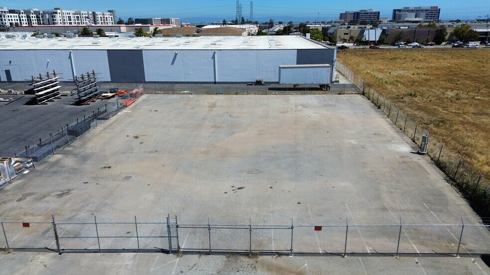 15 Guittard Rd, Burlingame, CA à louer - Photo de l’immeuble – Image 3 sur 11