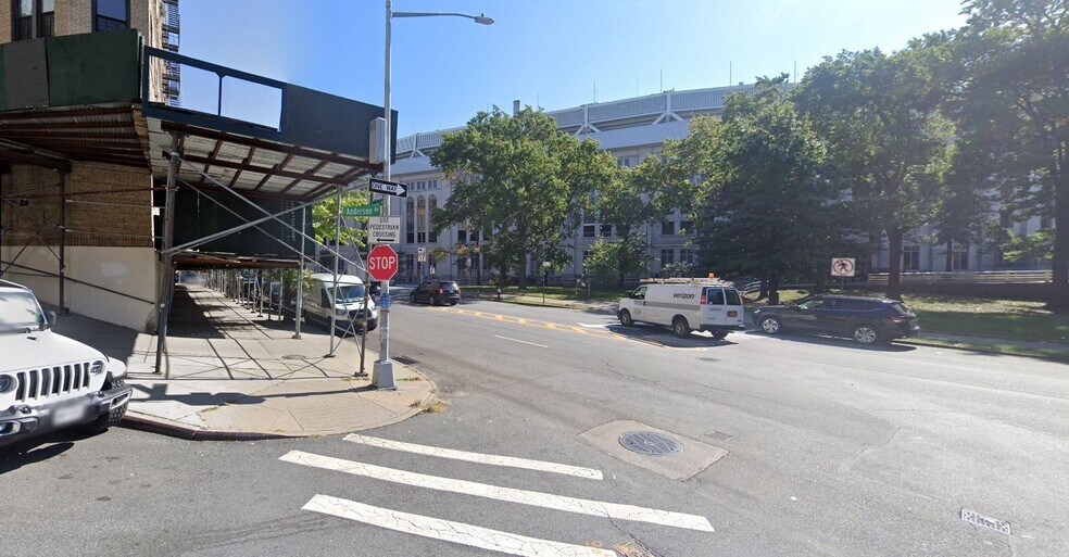 948 Anderson Ave, Bronx, NY à louer - Photo de l’immeuble – Image 3 sur 8