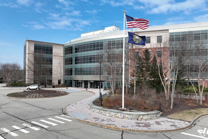 100 Liberty Way, Dover, NH à louer - Photo de l’immeuble – Image 1 sur 6