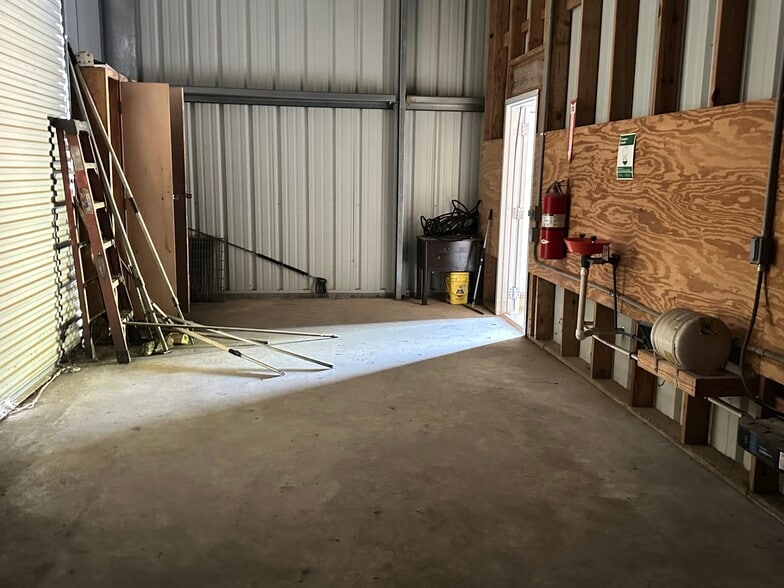 1796 Simpson Highway 49, Magee, MS à vendre - Photo intérieure – Image 3 sur 23