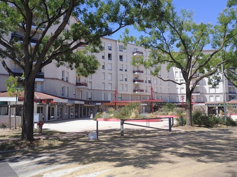 13 Rue Des Marronniers, Corbas à louer - Photo de l’immeuble – Image 3 sur 7