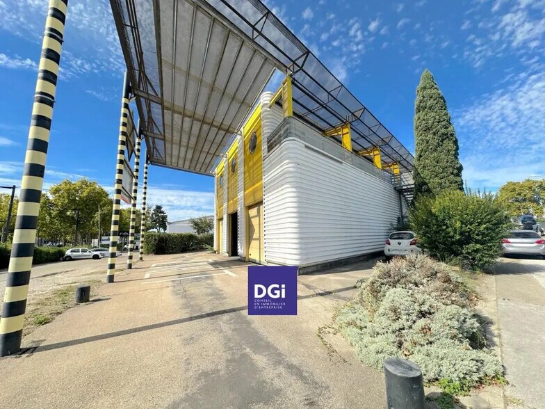 Local d’activités dans Nîmes à louer - Photo de l’immeuble – Image 3 sur 7