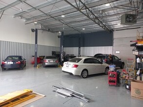 285127 Frontier Rd, Calgary, AB à louer Photo intérieure– Image 2 sur 6