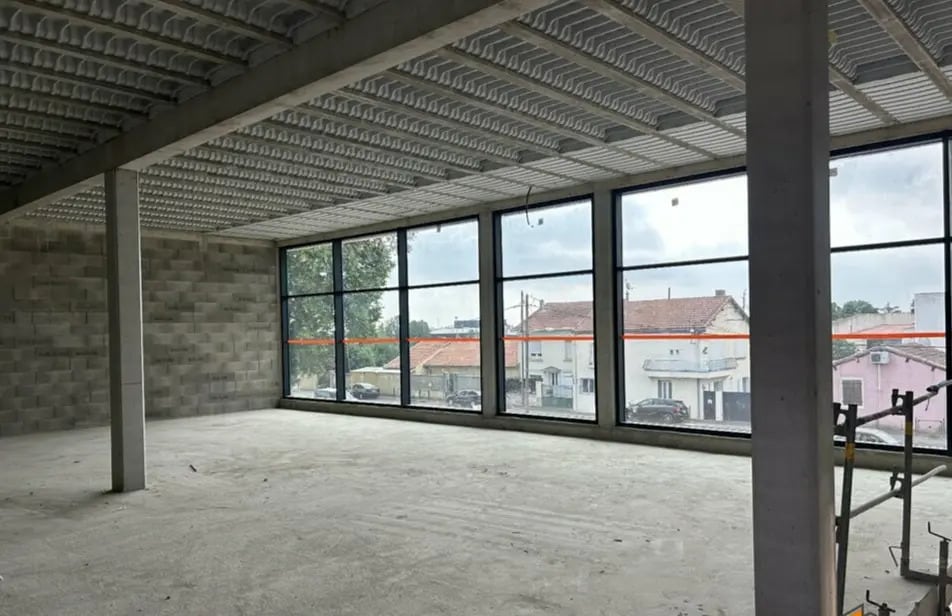 Local commercial dans Lunel à louer Photo de l’immeuble– Image 1 sur 7