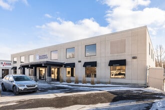 1550 Laperriere Ave, Ottawa, ON à louer Photo de l’immeuble– Image 2 sur 3