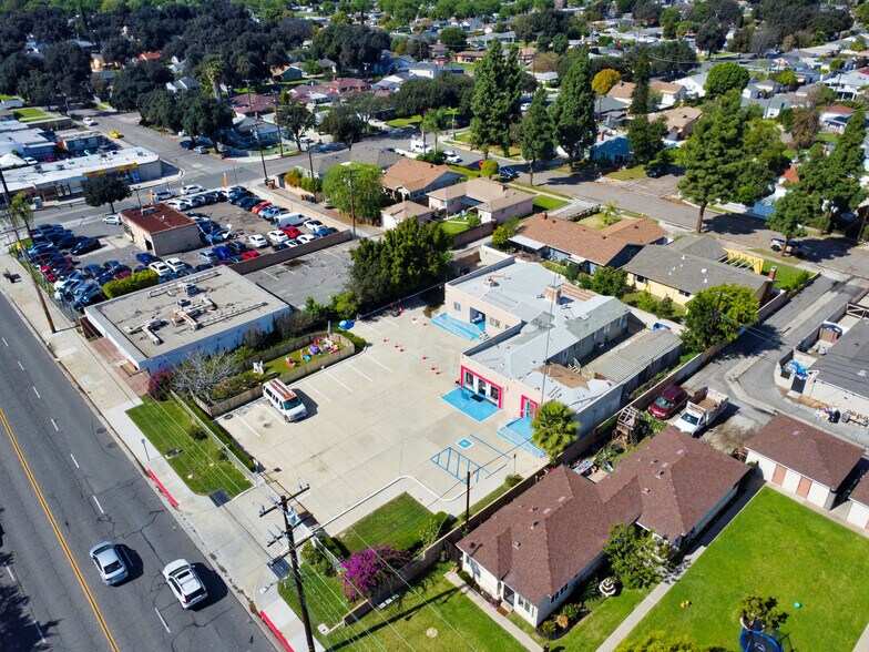 1555 W Commonwealth Ave, Fullerton, CA à vendre - Photo de l’immeuble – Image 3 sur 40