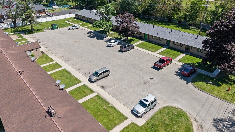 4144 Airport Rd, Waterford, MI à vendre - Photo de l’immeuble – Image 2 sur 13