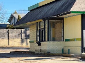 5692 Monona Dr, Madison, WI à louer Photo de l’immeuble– Image 2 sur 5