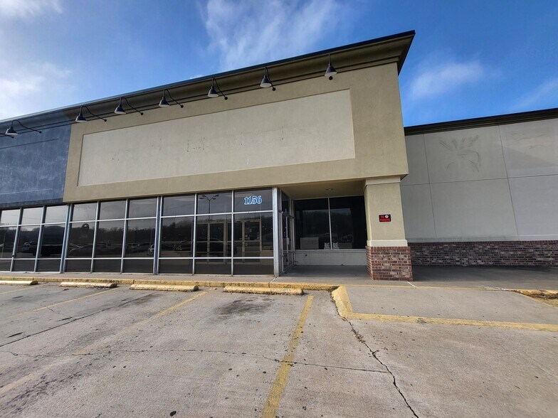1090 S Neosho Blvd, Neosho, MO à louer - Photo de l’immeuble – Image 1 sur 13