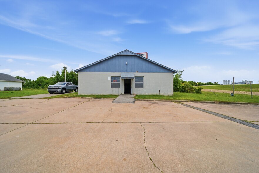 2604 E Apache St, Tulsa, OK à vendre - Photo de l’immeuble – Image 2 sur 19