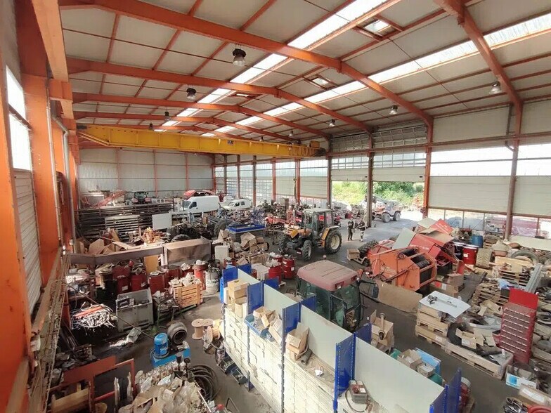 668 Route De La Côte Saint André, Villeneuve-de-Marc à louer - Photo de l’immeuble – Image 1 sur 4