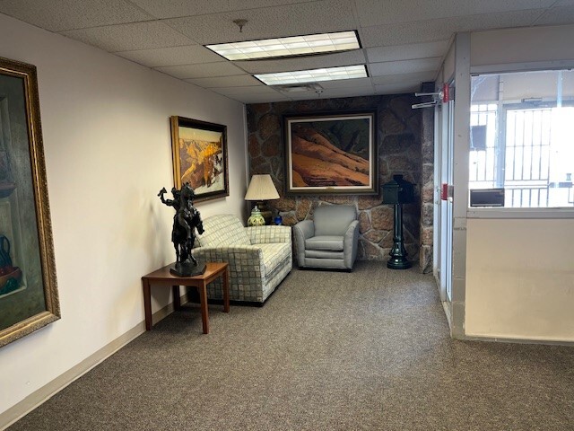 320 N Clark Dr, El Paso, TX à louer - Photo intérieure – Image 3 sur 16