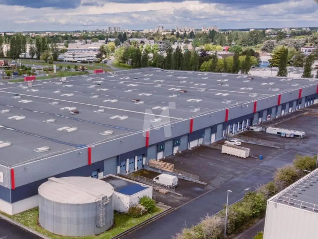 Industriel/Logistique dans Les Ulis à louer Photo de l’immeuble– Image 1 sur 6
