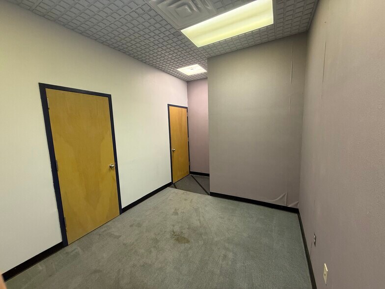 201 W Donegan Ave, Kissimmee, FL à louer - Photo de l’immeuble – Image 3 sur 8