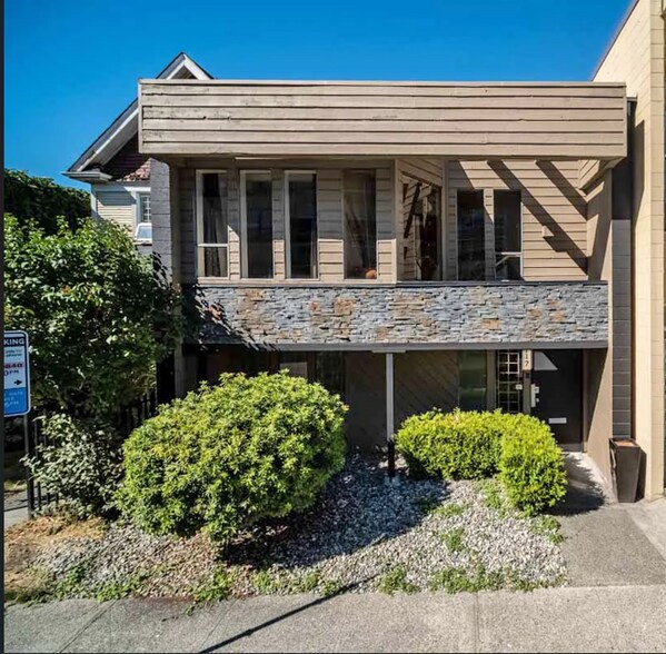 117 6 Th Av W, Vancouver, BC à louer - Photo de l’immeuble – Image 1 sur 13